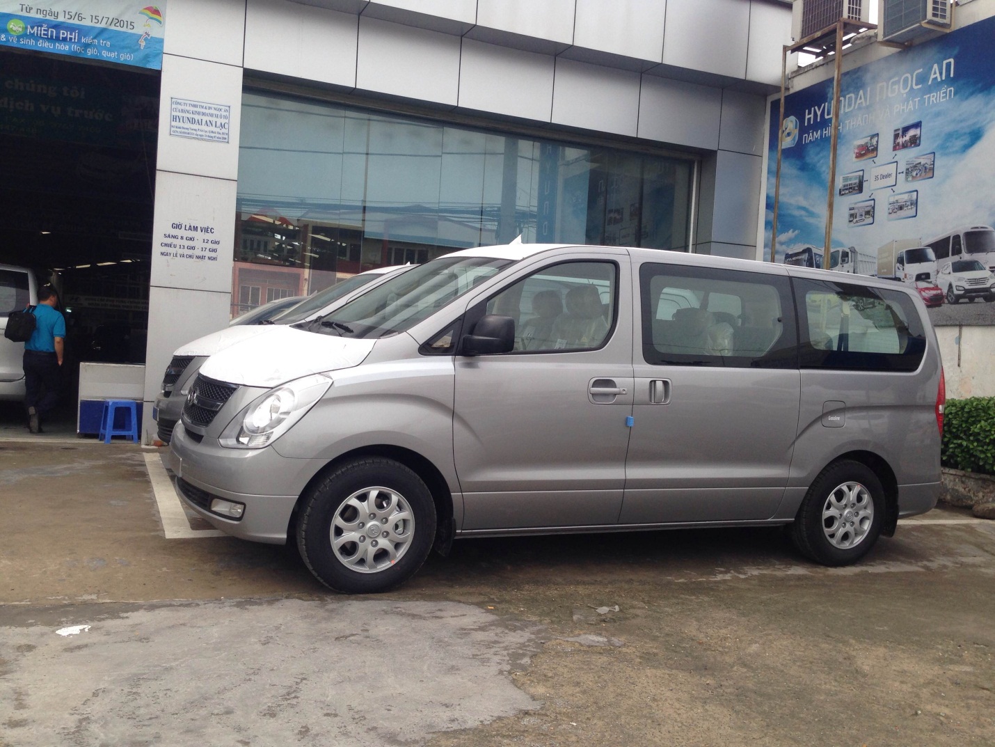 Hyundai Starex