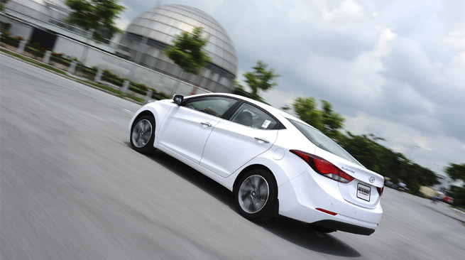 hyundai-elantra-04