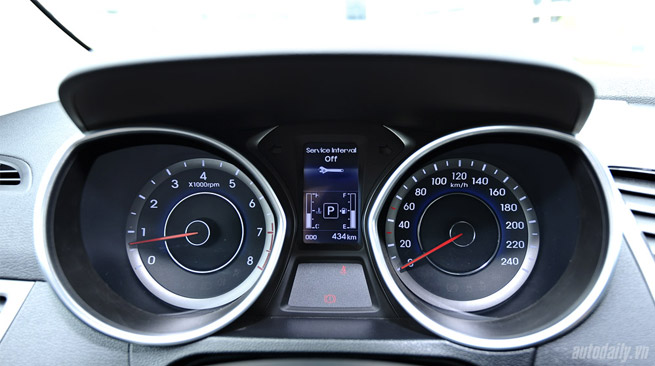 hyundai-elantra-08