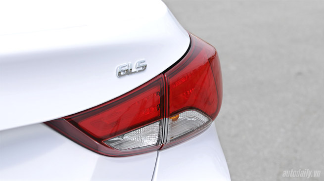 hyundai-elantra-02