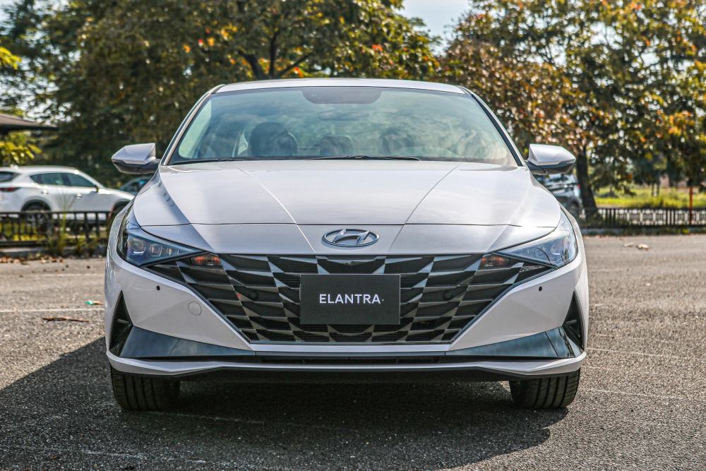 hyundai-elantra-17-2KCkQrbS3F.jpg